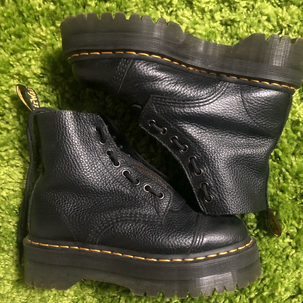 Sinclair Doc Martens Women’s 7